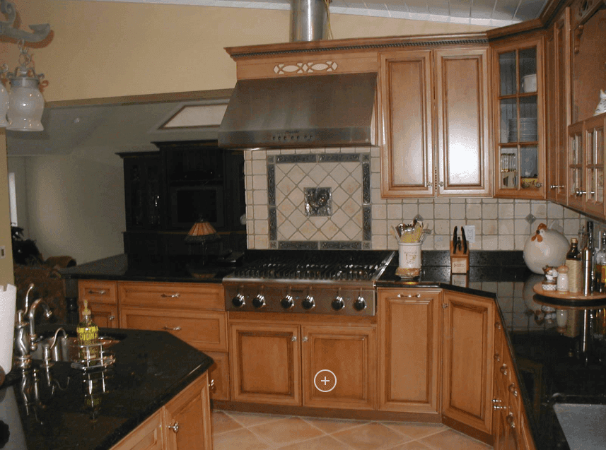Warm traditional wood kitchen with granite countertops